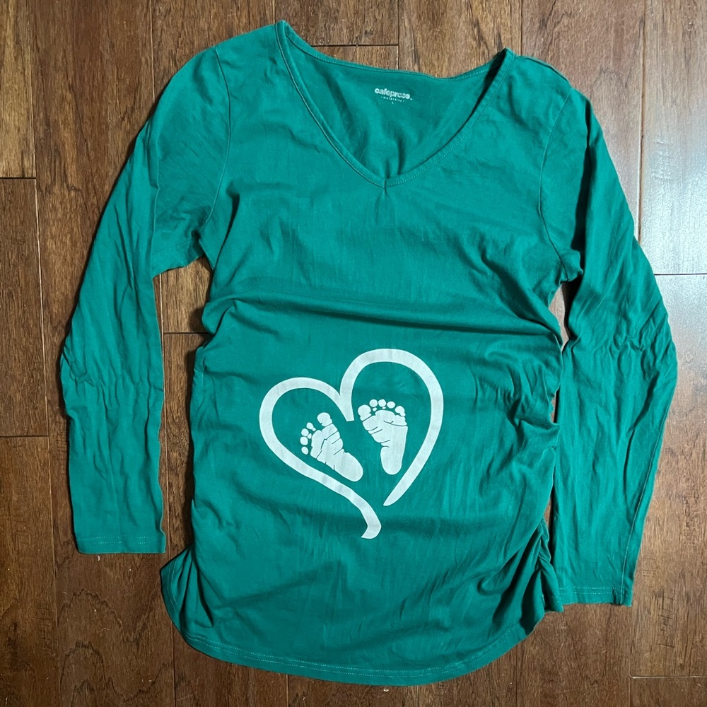 Cafepress Baby Feet Maternity Shirt size large, green